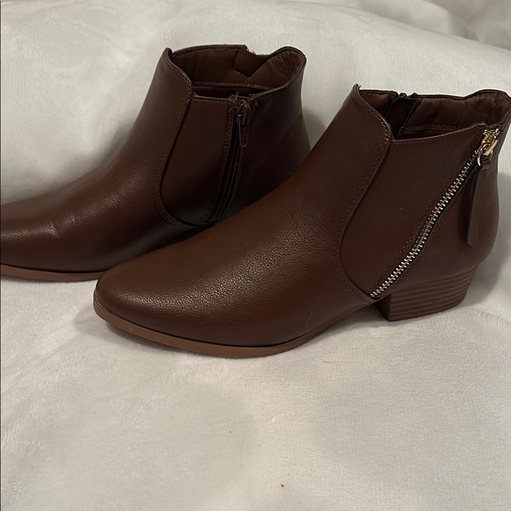 NWOT Croft & Barrow Brown Ankle Booties with Side Zippers